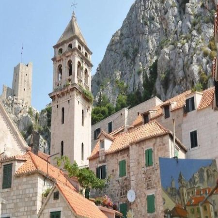 Sandy Beach Apartment Omiš Esterno foto