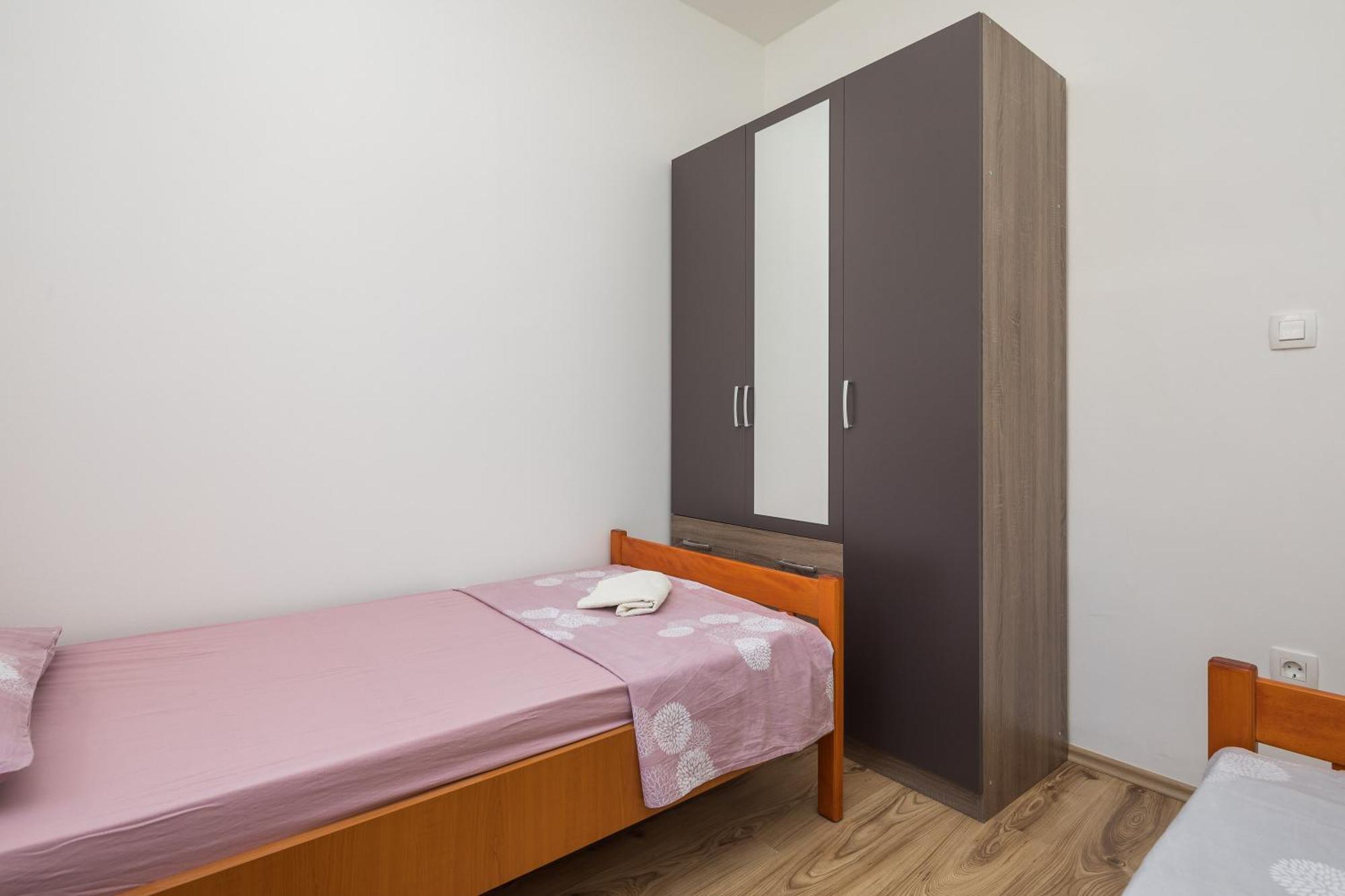 Sandy Beach Apartment Omiš Esterno foto