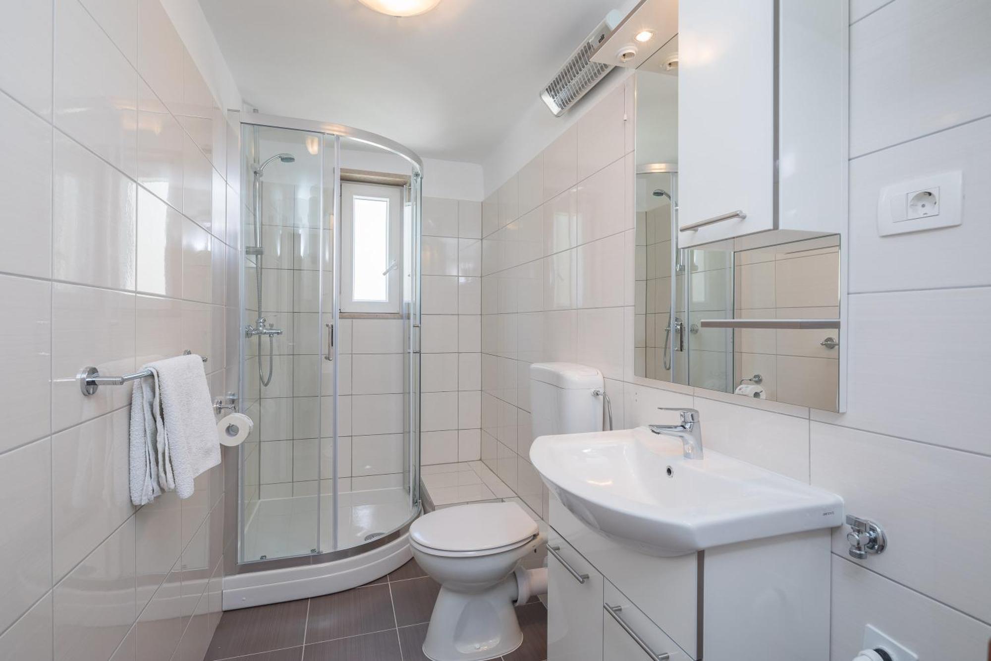 Sandy Beach Apartment Omiš Esterno foto