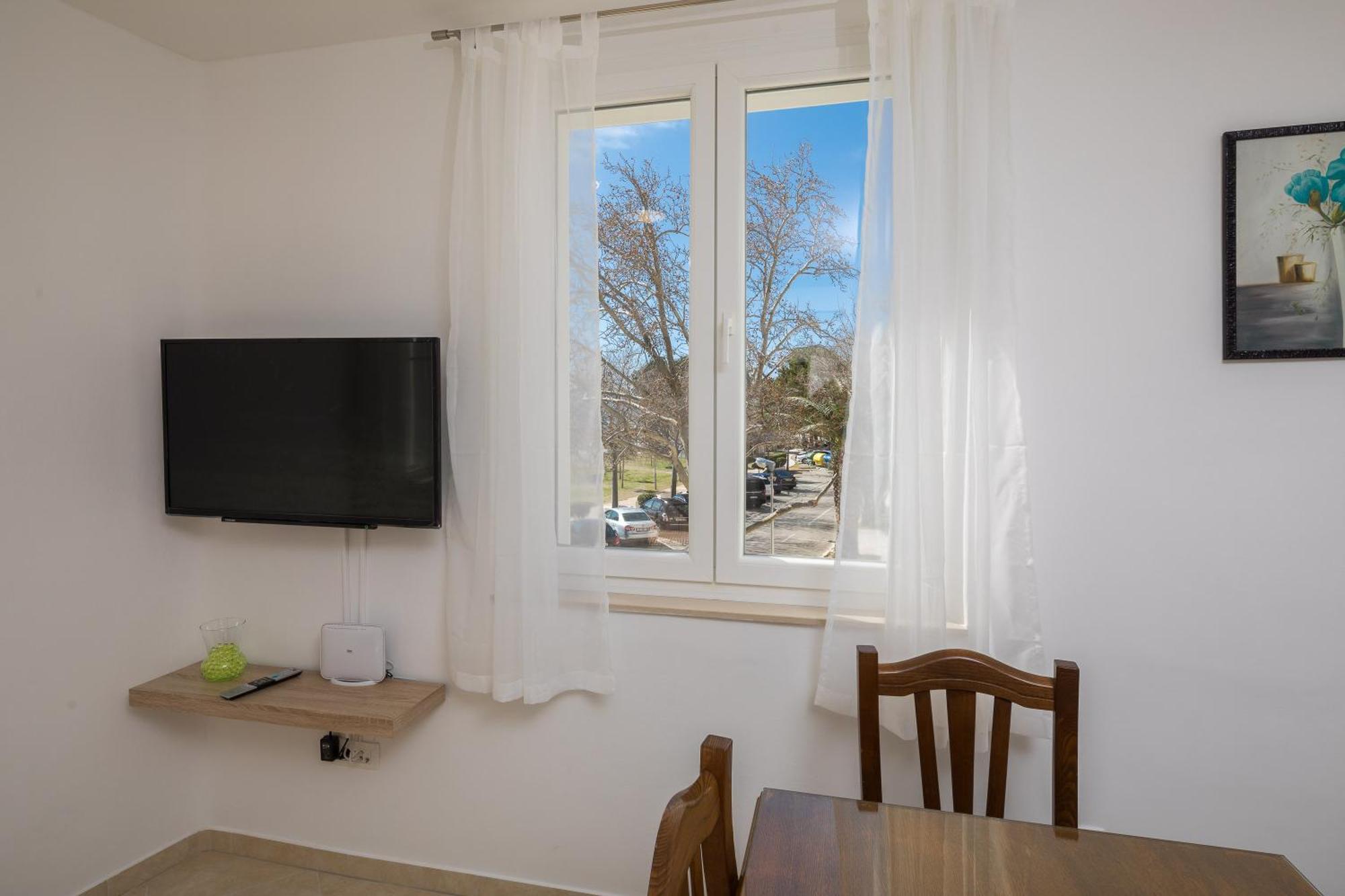Sandy Beach Apartment Omiš Esterno foto