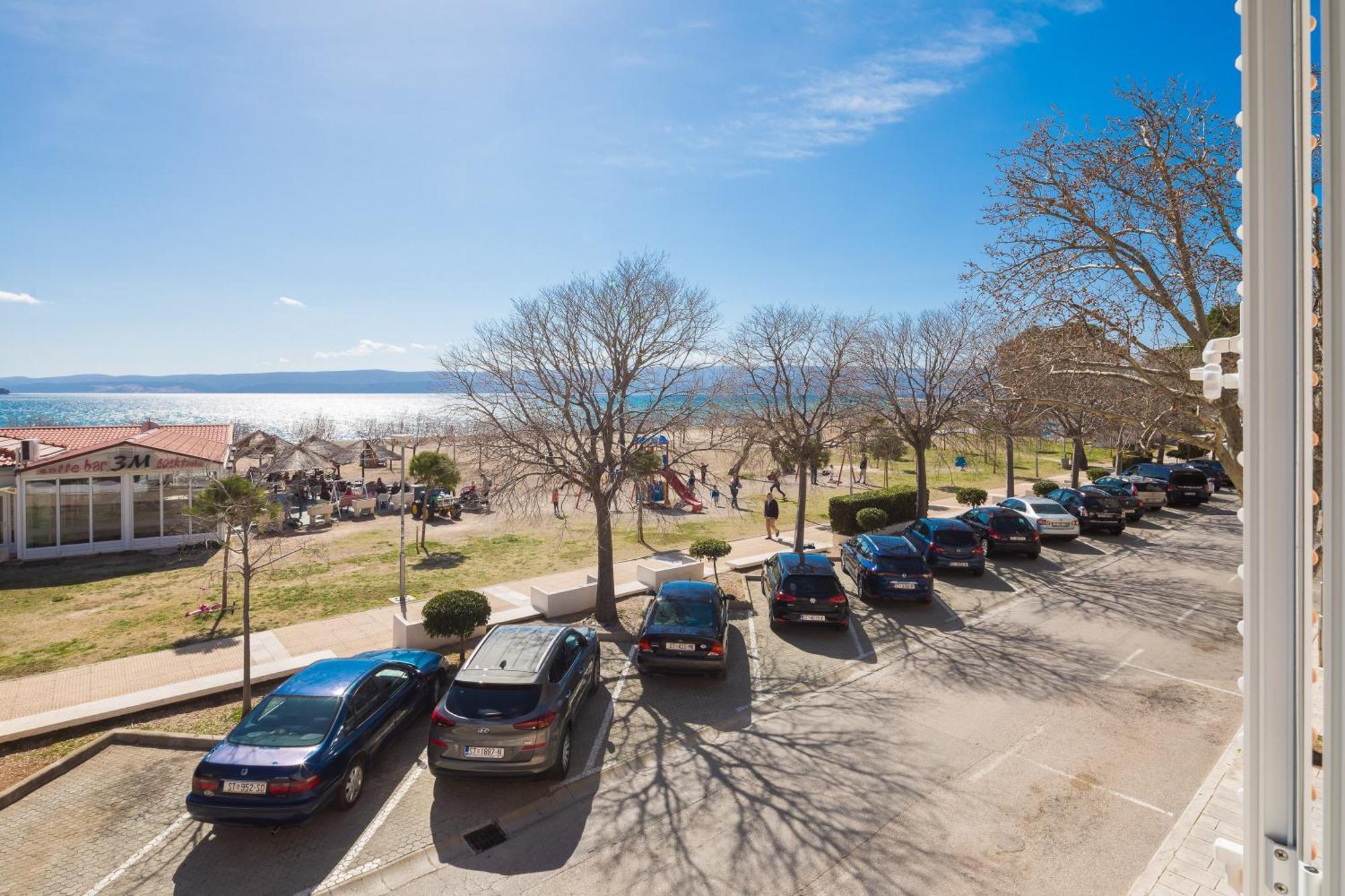 Sandy Beach Apartment Omiš Esterno foto