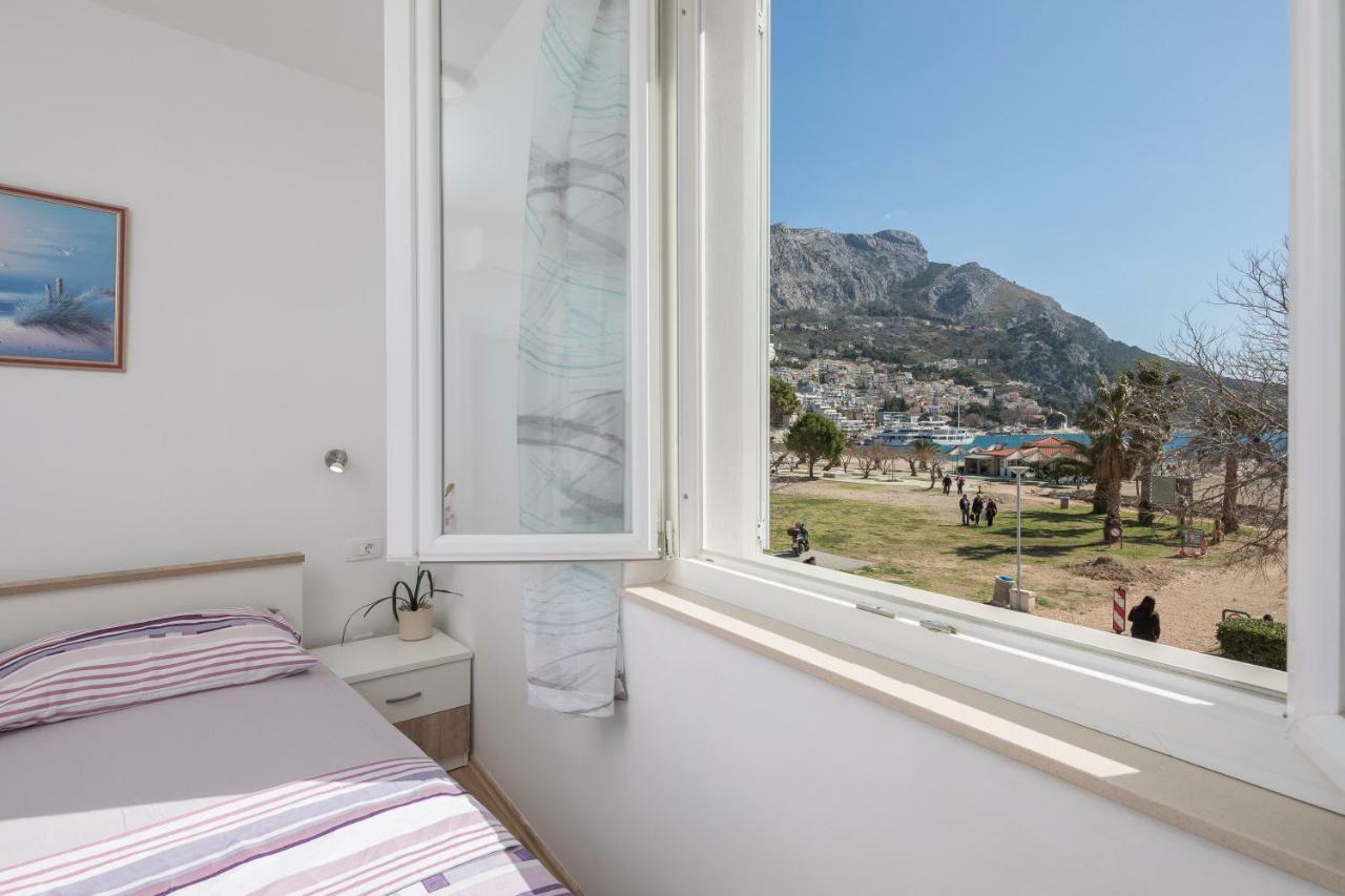 Sandy Beach Apartment Omiš Esterno foto