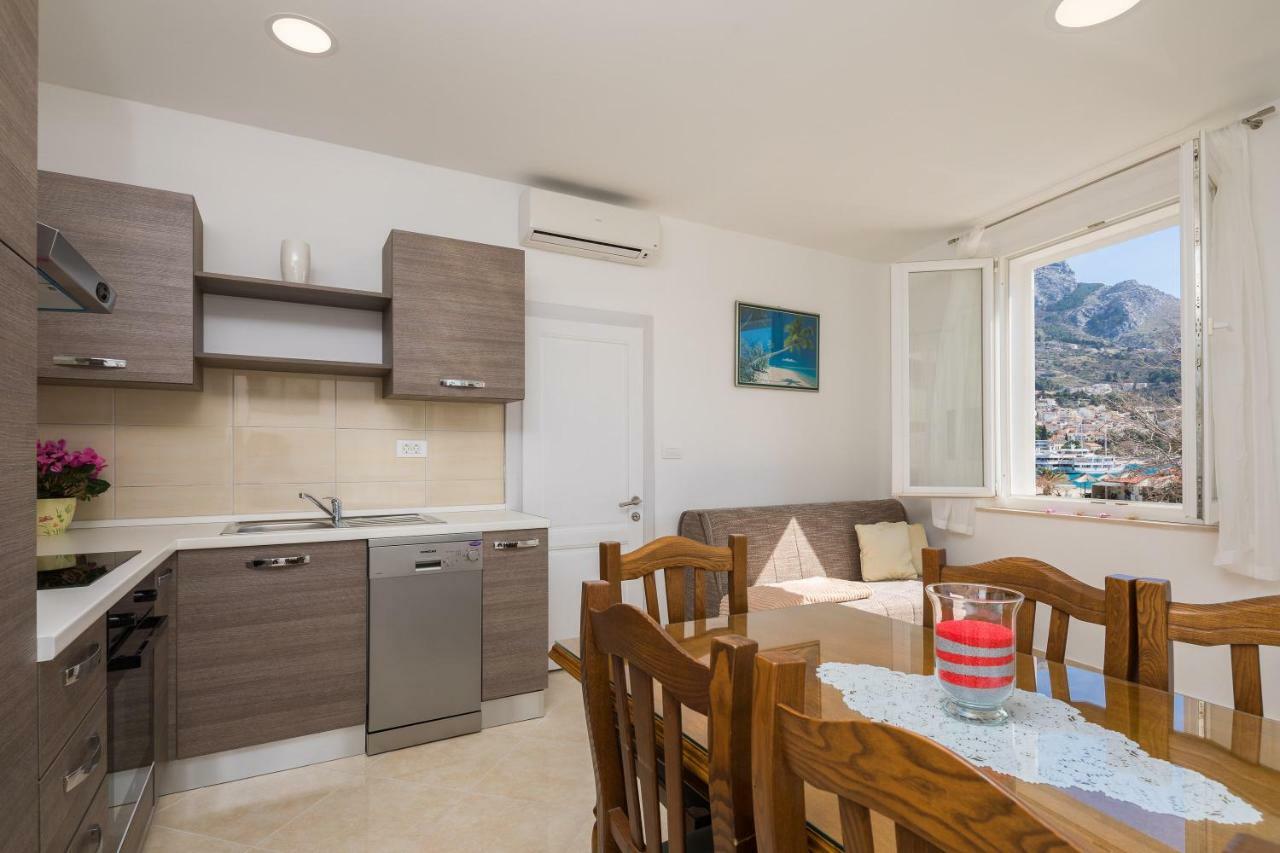 Sandy Beach Apartment Omiš Esterno foto