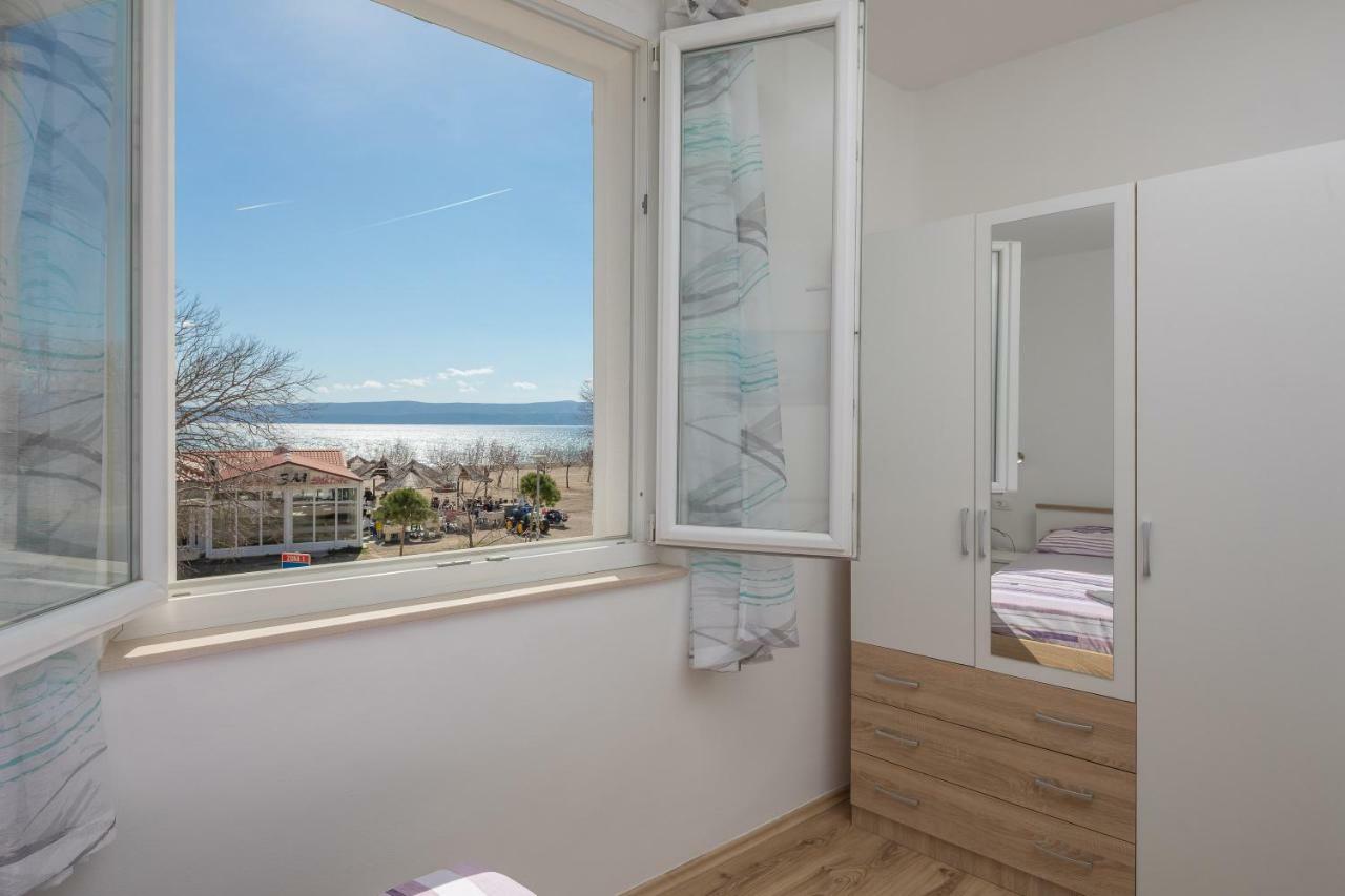 Sandy Beach Apartment Omiš Esterno foto