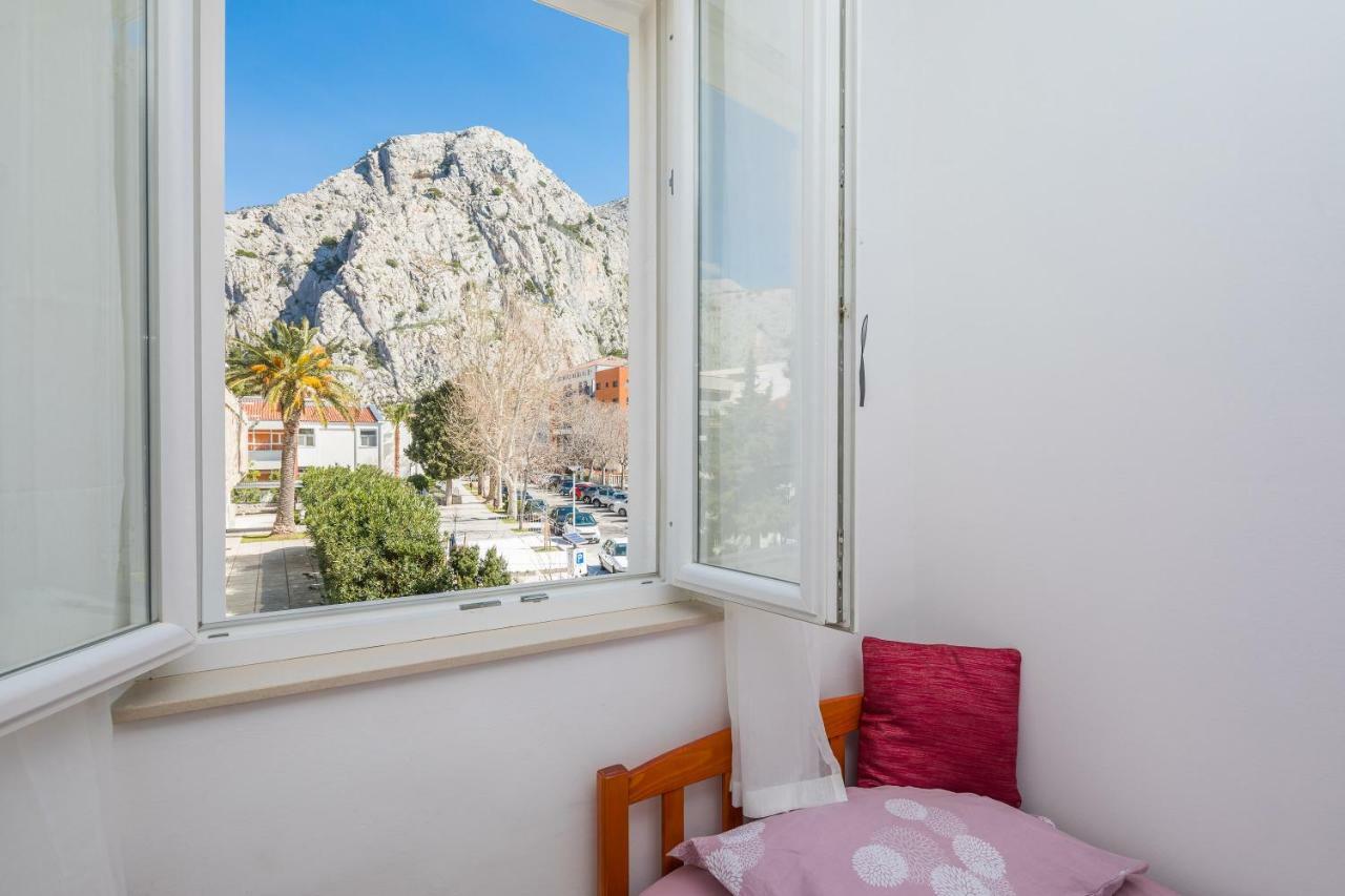 Sandy Beach Apartment Omiš Esterno foto