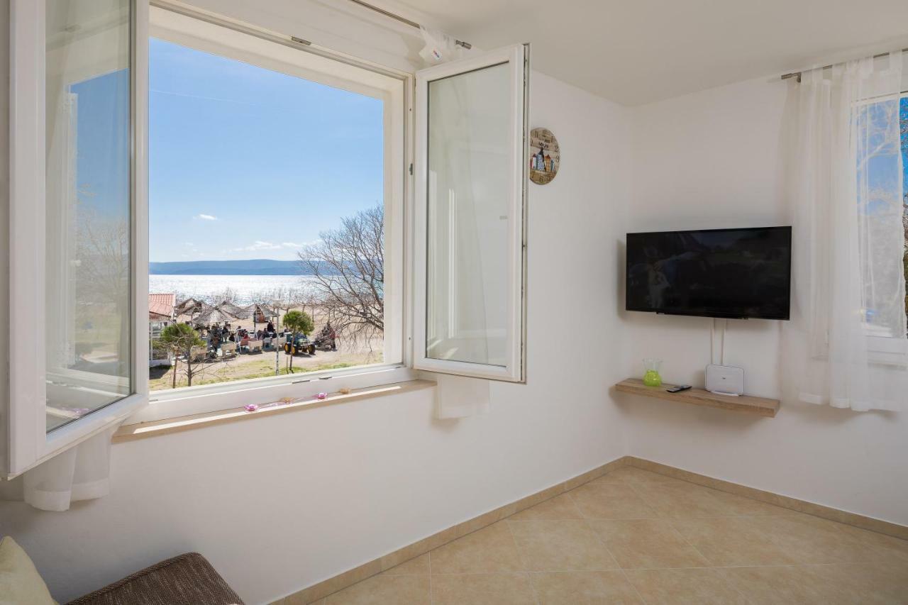 Sandy Beach Apartment Omiš Esterno foto