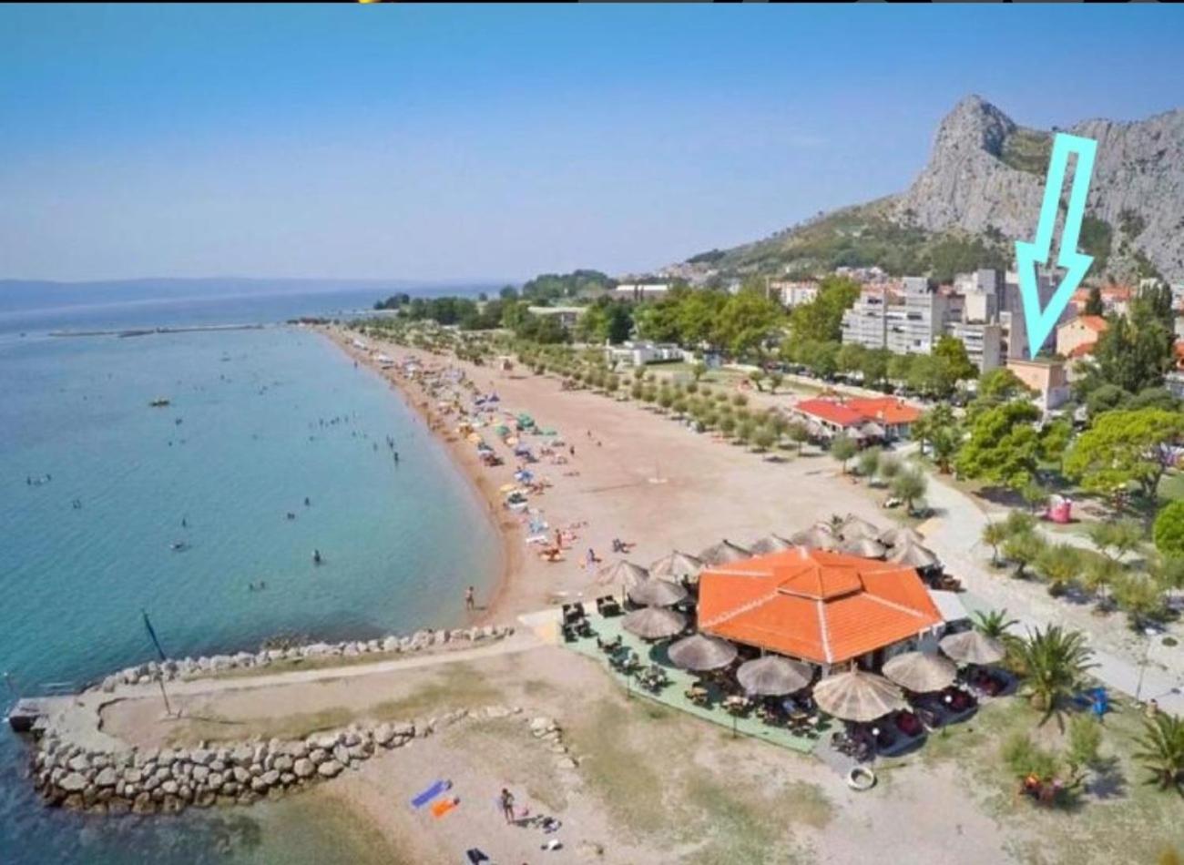Sandy Beach Apartment Omiš Esterno foto