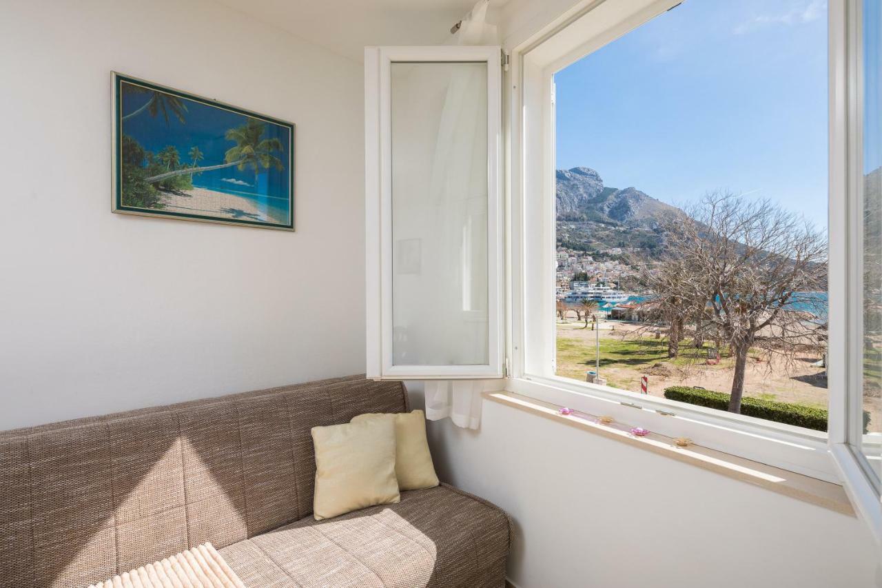 Sandy Beach Apartment Omiš Esterno foto